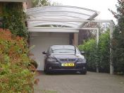 Carport met zij- en kopaanbouw