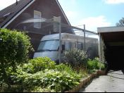 Aluminium carport als stalling voor een camper bij huis.